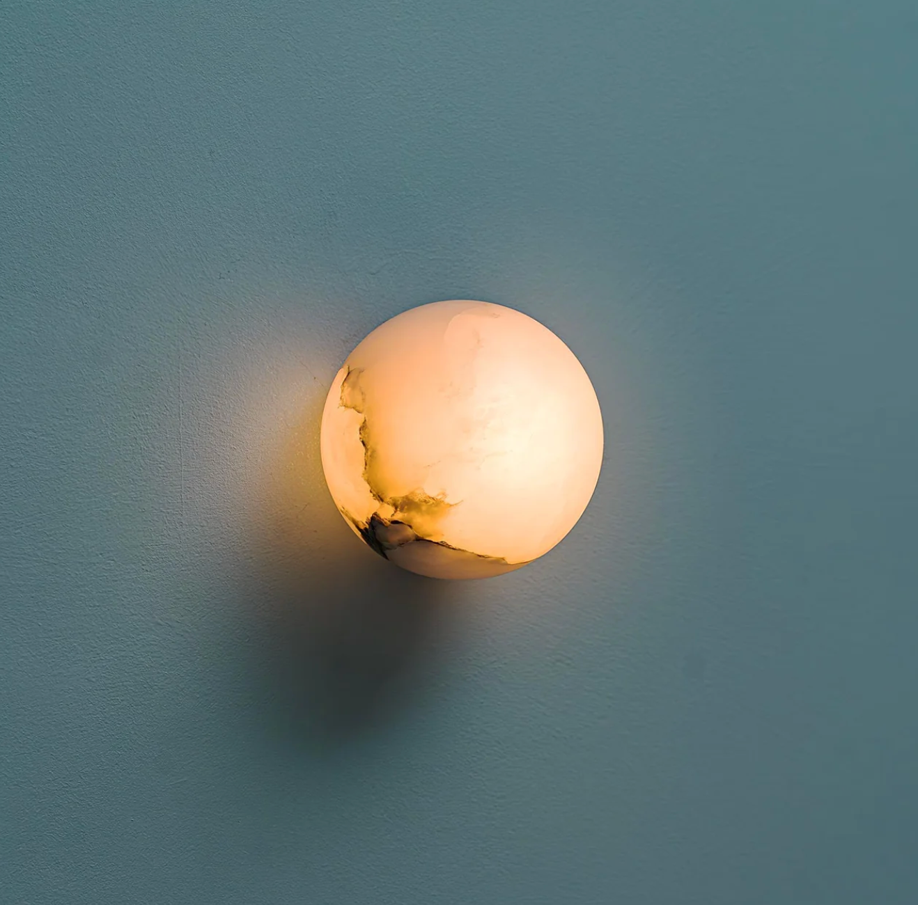 Kinkiet ścienny kula marmurowa LED – nowoczesna lampa dekoracyjna