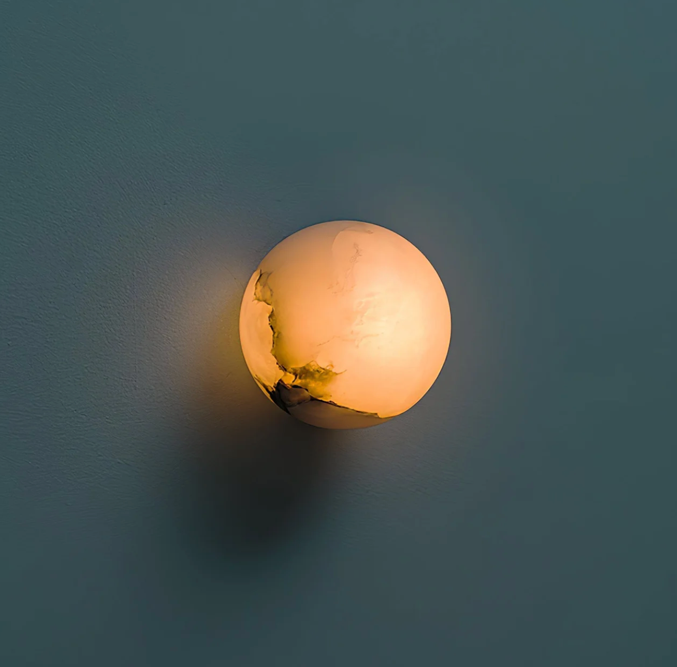 Kinkiet ścienny kula marmurowa LED – nowoczesna lampa dekoracyjna