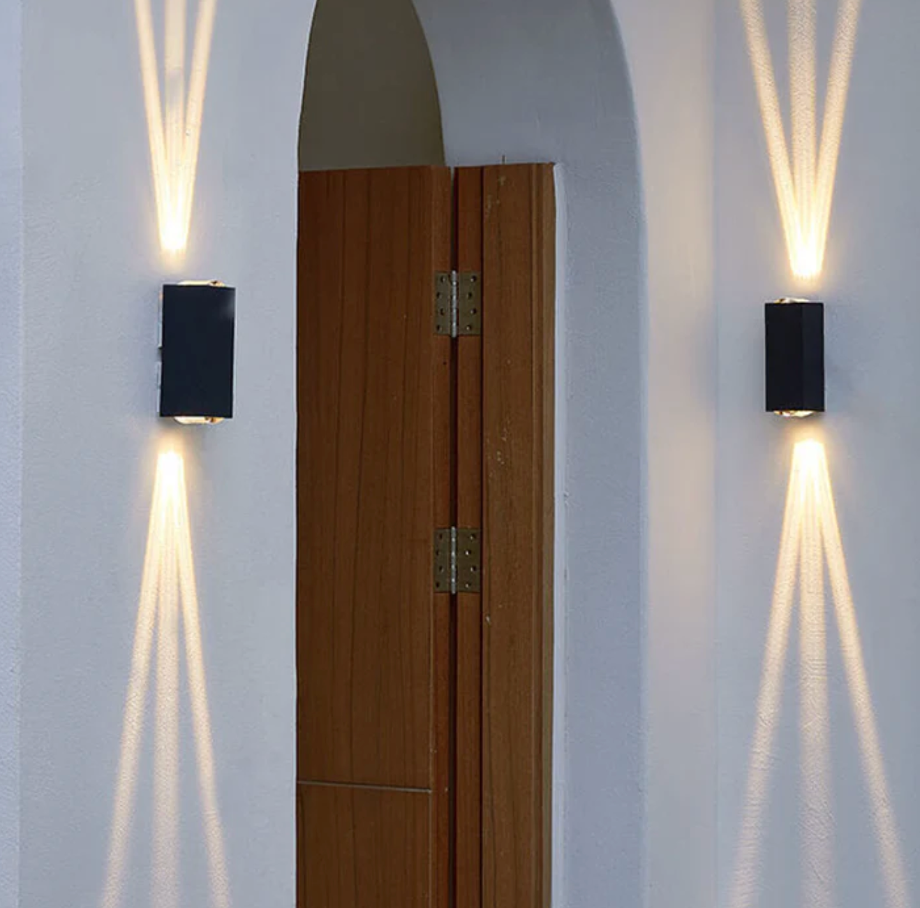 Kinkiet elewacyjny LED góra–dół – nowoczesna lampa zewnętrzna