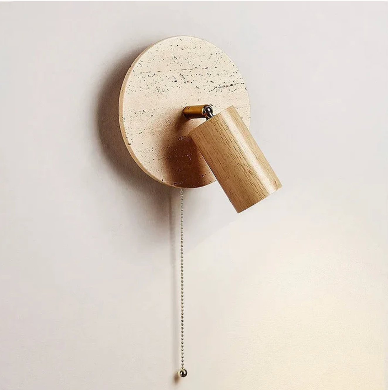 Nowoczesny kinkiet ścienny z regulowanym reflektorem – kamień i drewno