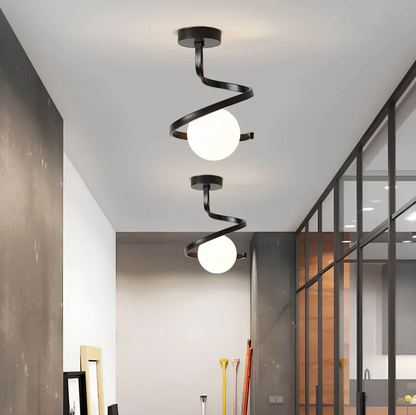 Plafon sufitowy spiralny – lampa z kulistym
