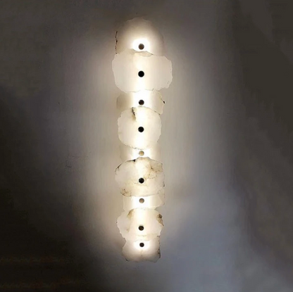 Nowoczesny kinkiet ścienny LED – dekoracyjna lampa w stylu organicznym