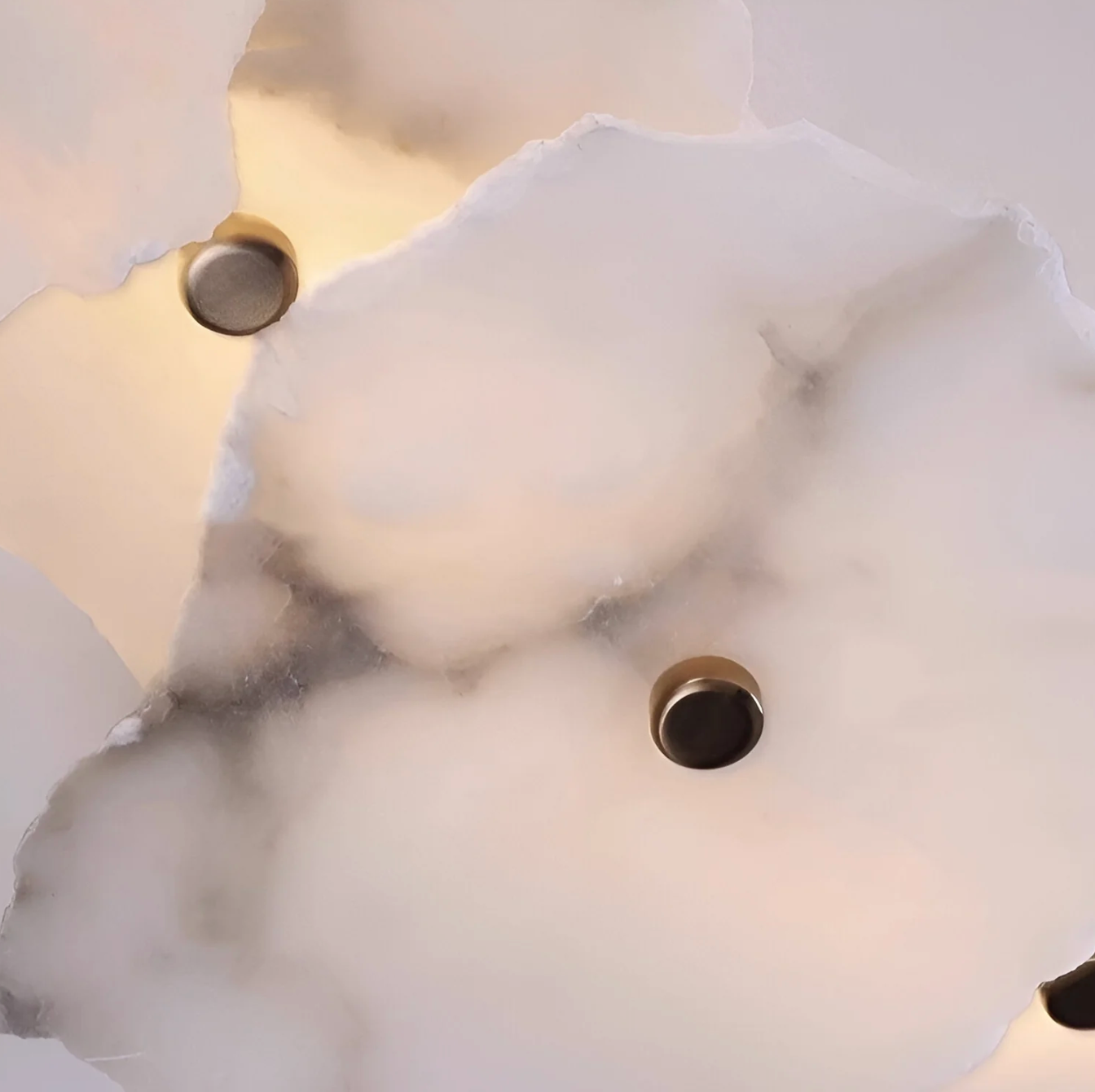 Nowoczesny kinkiet ścienny LED – dekoracyjna lampa w stylu organicznym