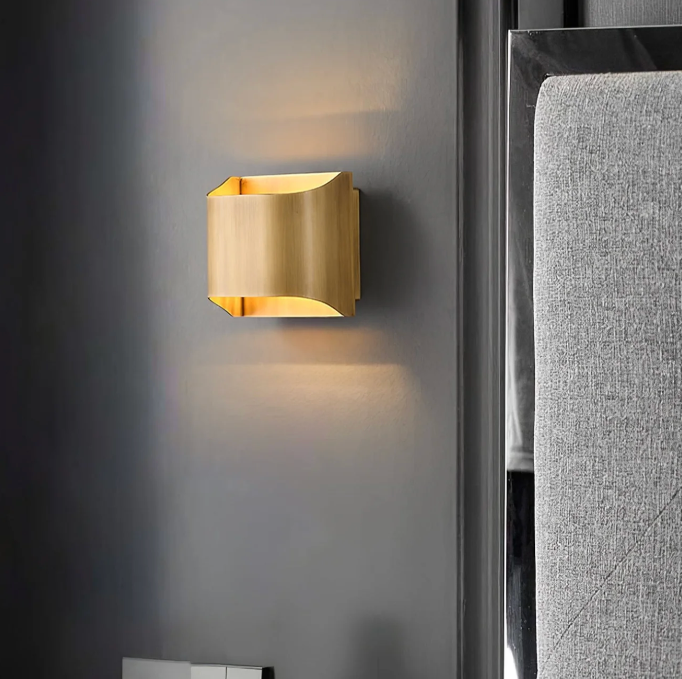 Nowoczesna lampa ścienna LED – kinkiet aluminiowy góra-dół do salonu i sypialni