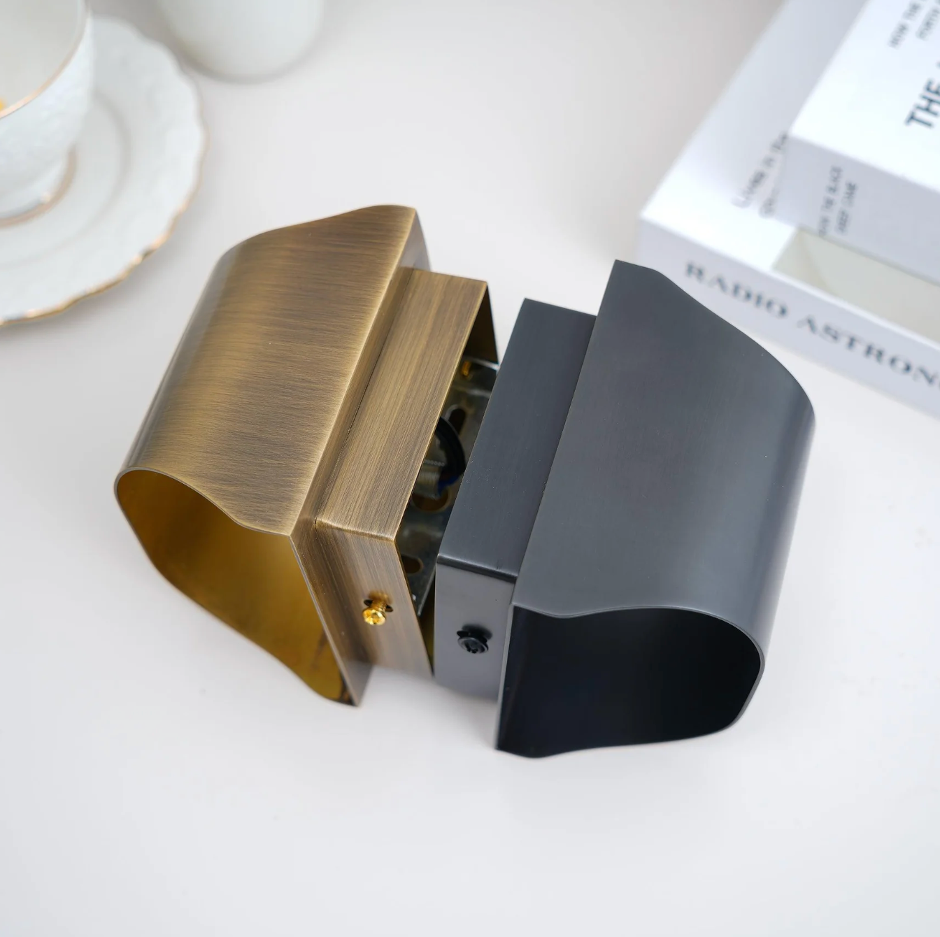 Nowoczesna lampa ścienna LED – kinkiet aluminiowy góra-dół do salonu i sypialni