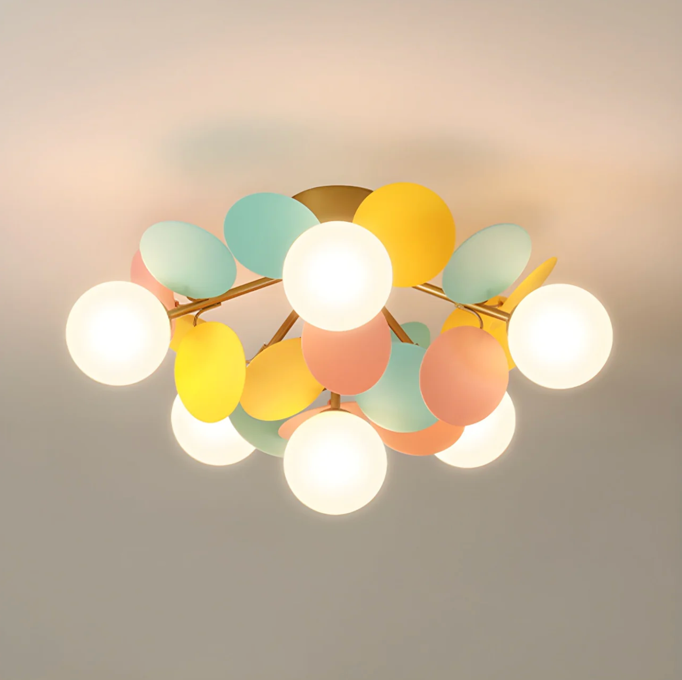 Nowoczesna lampa sufitowa LED – designerski plafon z kulistymi kloszami