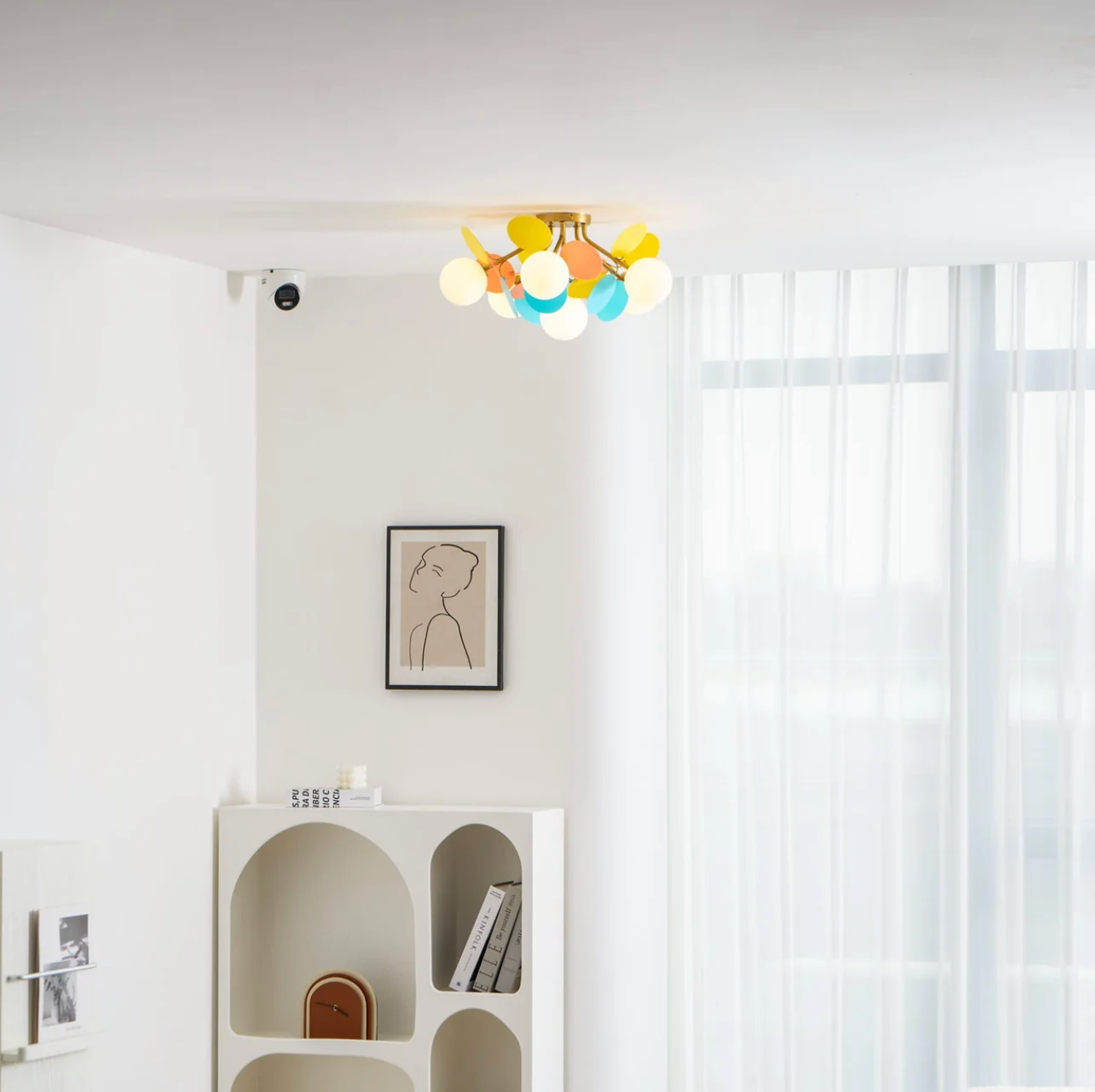 Nowoczesna lampa sufitowa LED – designerski plafon z kulistymi kloszami