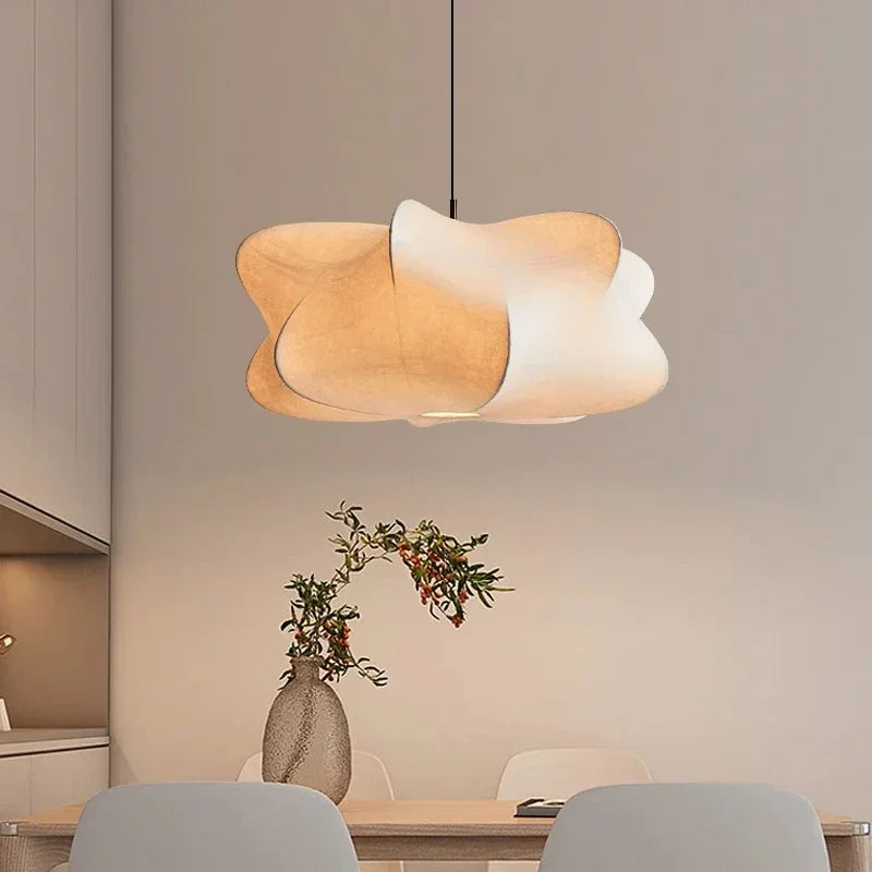 Lampa sufitowa z jedwabnym kloszem w stylu japońskim wabi-sabi