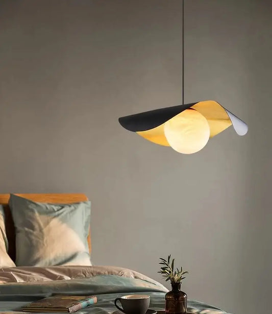 Designerska Lampa Wisząca z Kloszem w Kształcie Kuli i Falującą Osłoną