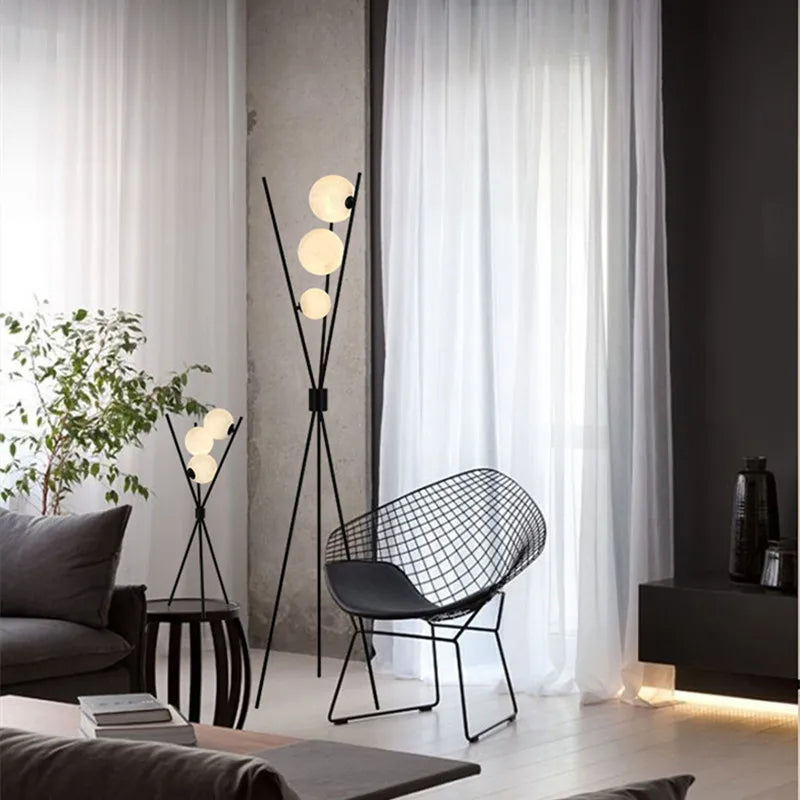 Designerska Lampa Stojąca LED z Kloszami w Kształcie Księżyca – Lampa Stołowa i Podłogowa na Trójnogu