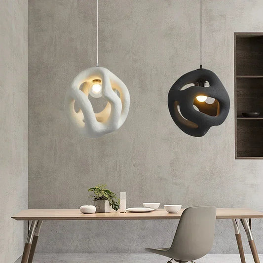 Artystyczna Lampa Wisząca z Rzeźbiarskim Kloszem