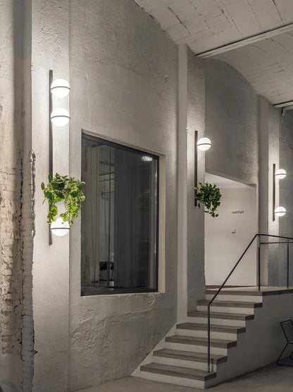 Nowoczesna Kinkietowa Lampa Ścienna z Kulkami LED i Doniczką