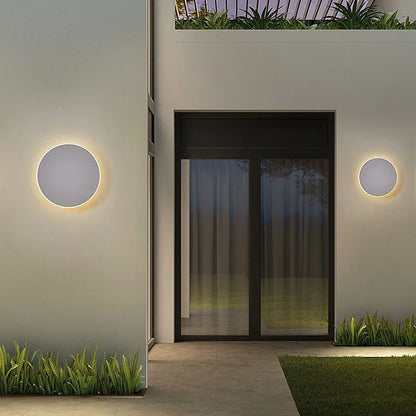 Nowoczesny okrągły kinkiet LED – minimalistyczne oświetlenie elewacyjne