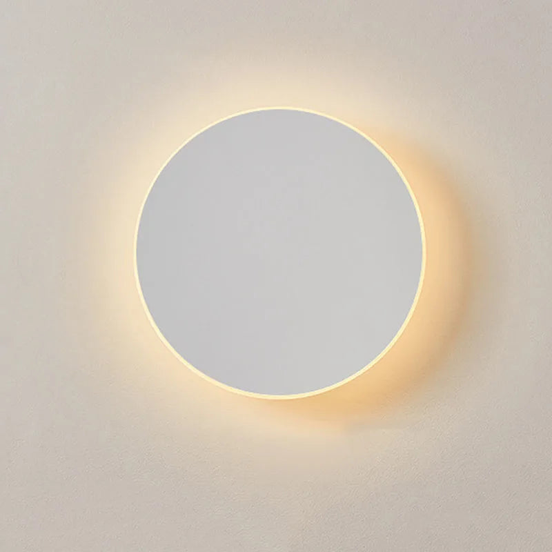 Nowoczesny okrągły kinkiet LED – minimalistyczne oświetlenie elewacyjne