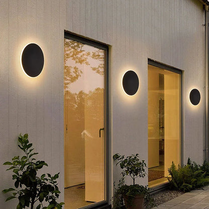 Nowoczesny okrągły kinkiet LED – minimalistyczne oświetlenie elewacyjne