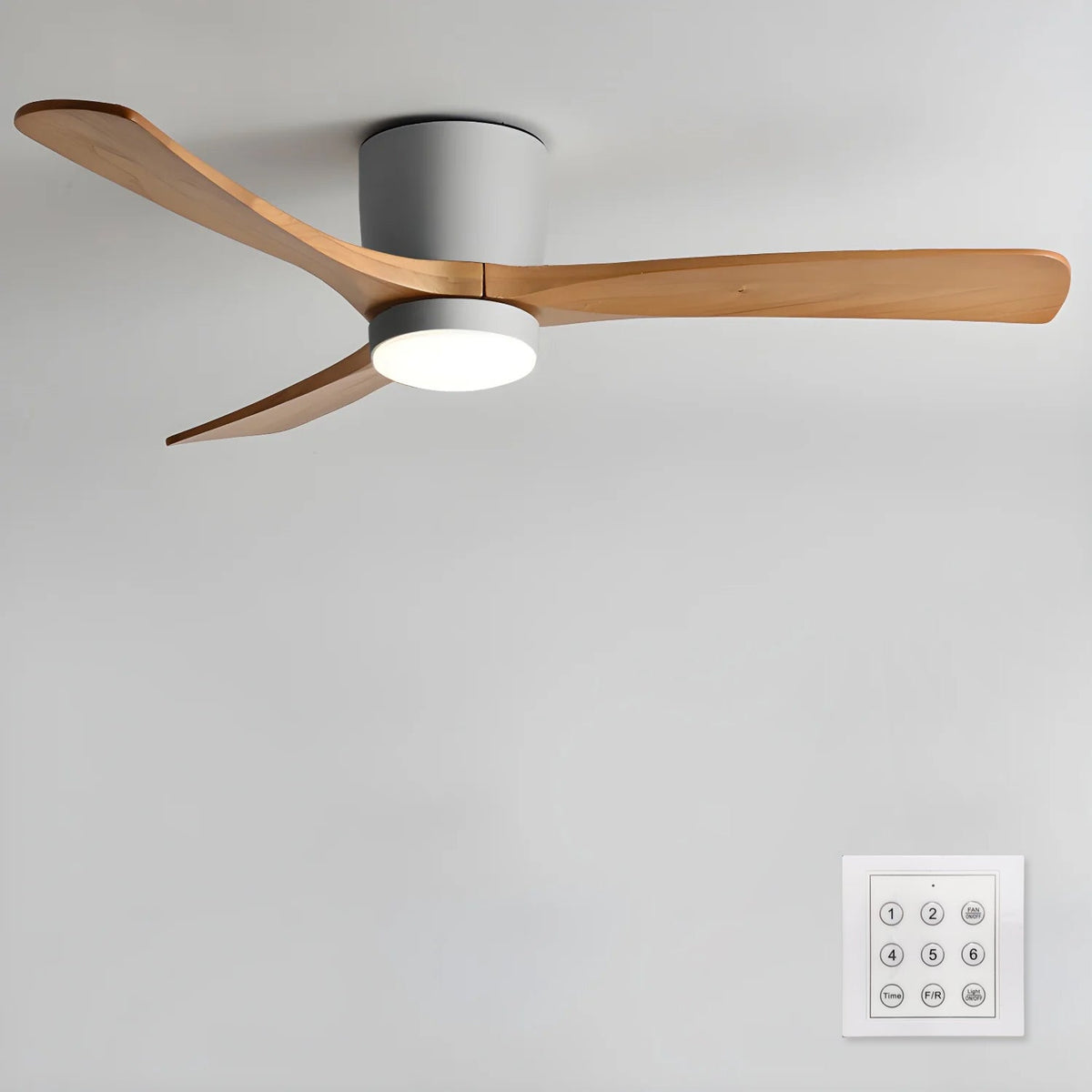 Skandynawski wentylator sufitowy Ezra z drewna z oświetleniem 46