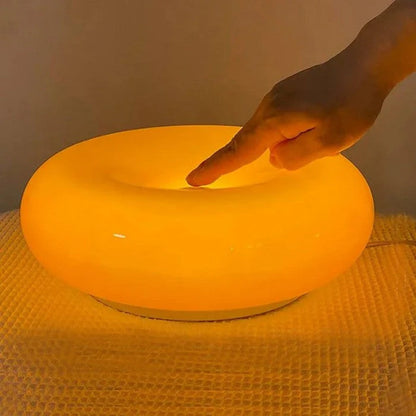 Lampa ścienna LED „donut” – designerska oprawa oświetleniowa z efektem świetlnej aureoli