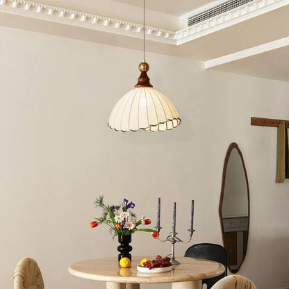 Lampa Wisząca Retro z Jedwabnym Kloszem i Drewnianym Wykończeniem