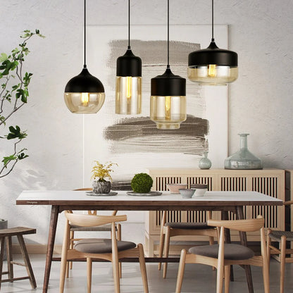 Industrialna lampa wisząca z kloszem ze szkła dymionego i czarnym wykończeniem