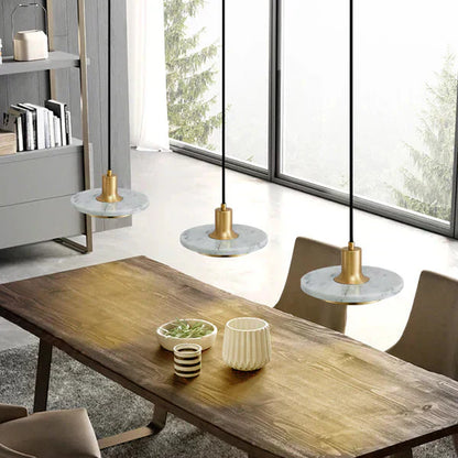 Nowoczesna Lampa Wisząca z Detalem w Stylu Marmuru