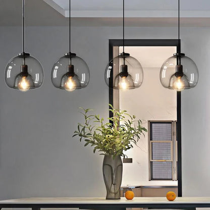 Szklana lampa wisząca – podwójny klosz w industrialnym stylu