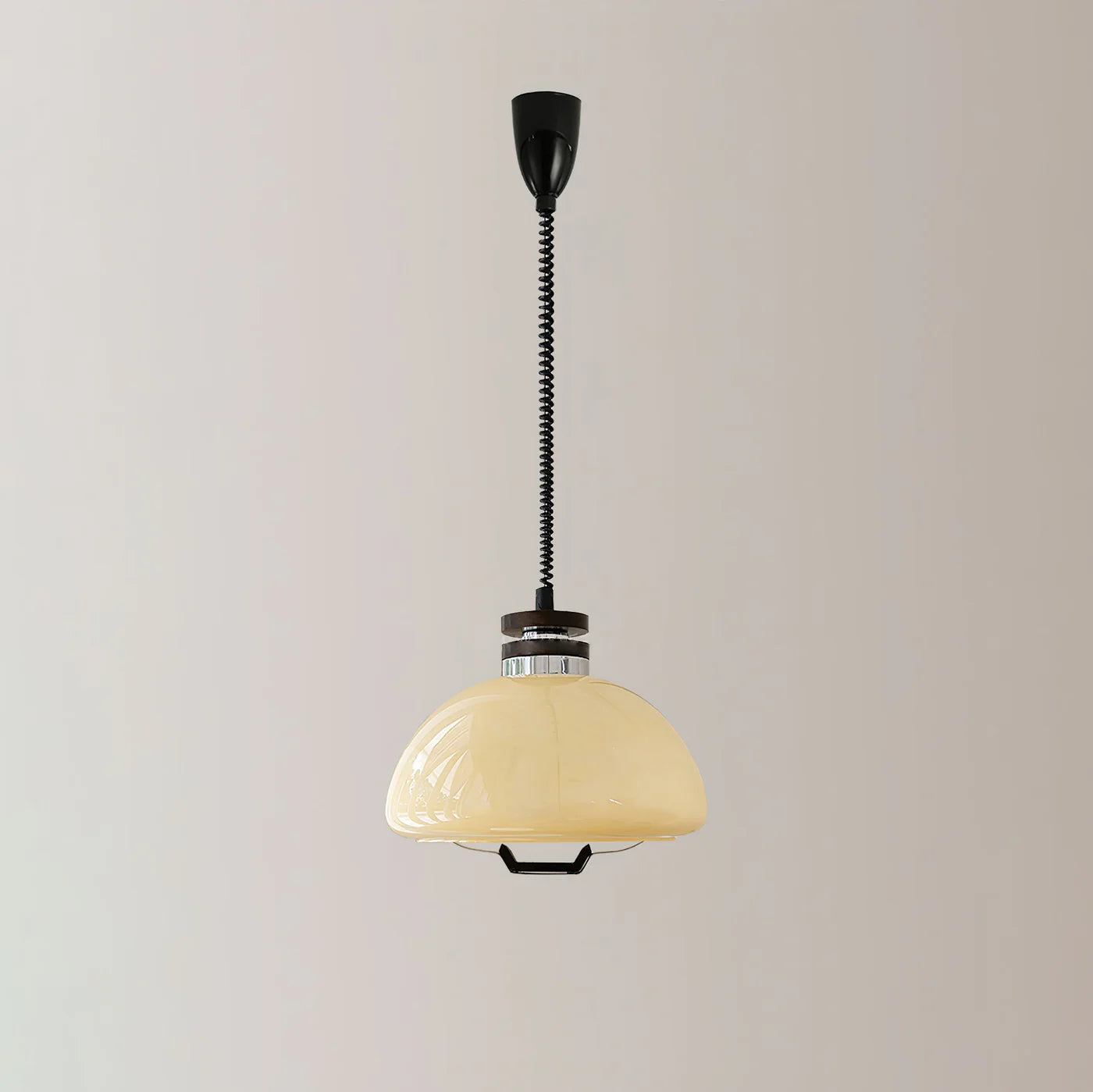 Wisząca Lampa Retro Bauhaus – Klasyczny Design w Nowoczesnym Wydaniu