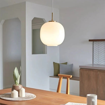 Szklana lampa wisząca LED – minimalistyczny klosz w stylu skandynawskim