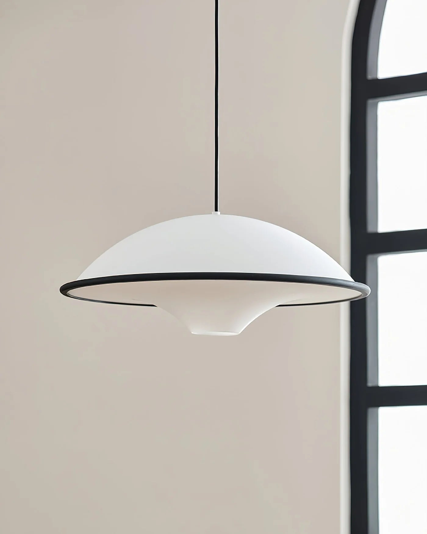 Nowoczesna Lampa Wisząca – Minimalistyczny Design z Owalnym Kloszem
