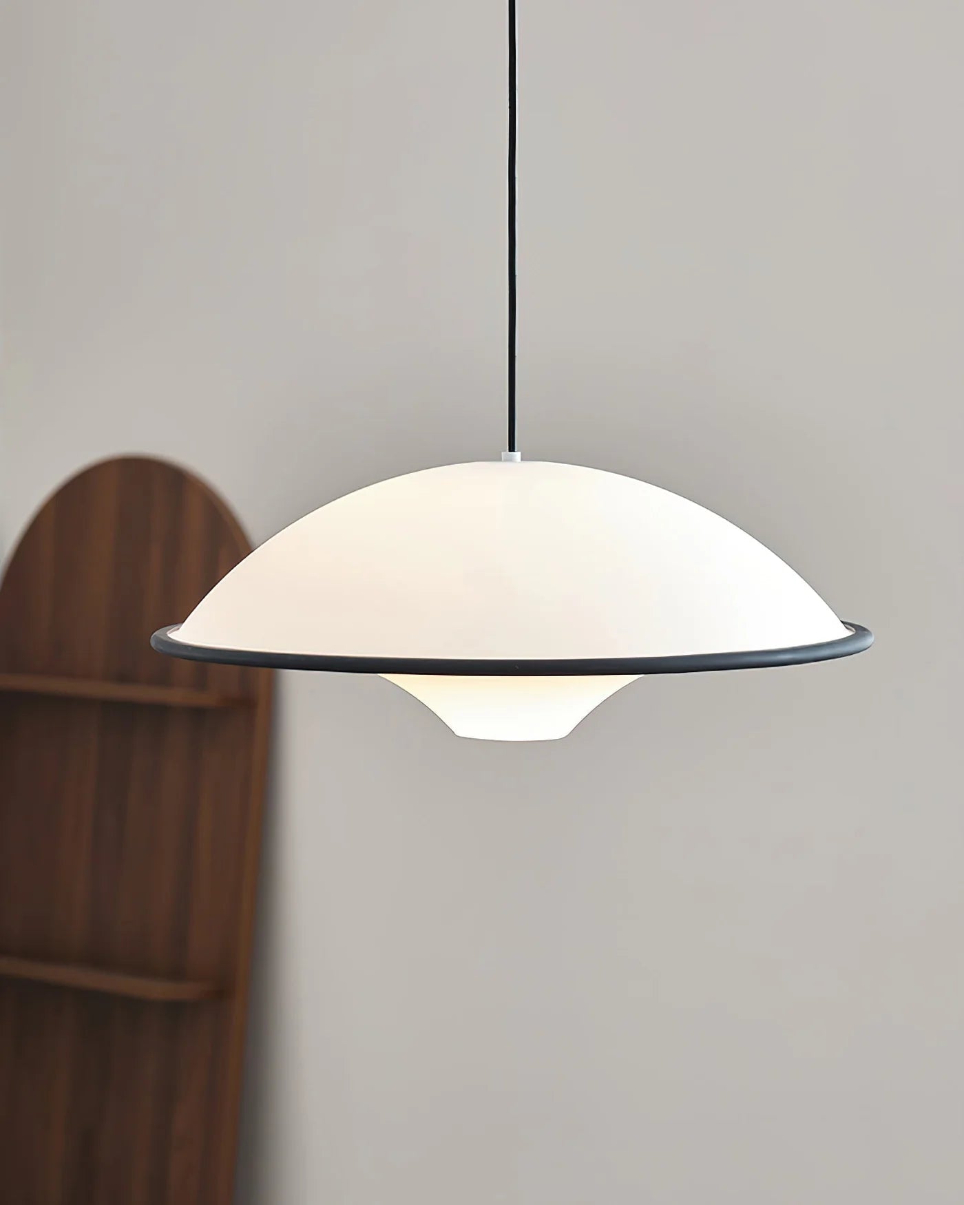 Nowoczesna Lampa Wisząca – Minimalistyczny Design z Owalnym Kloszem