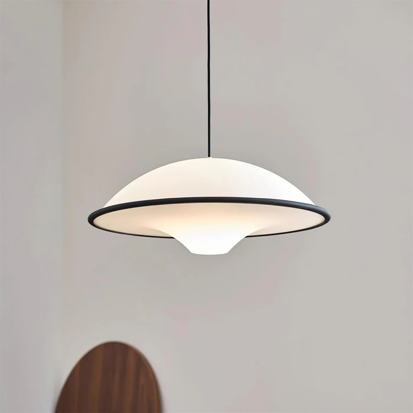 Nowoczesna Lampa Wisząca – Minimalistyczny Design z Owalnym Kloszem