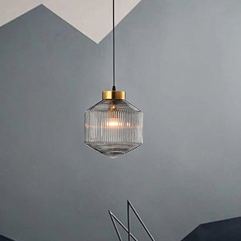 Elegancka szklana lampa wisząca z ryflowanym kloszem