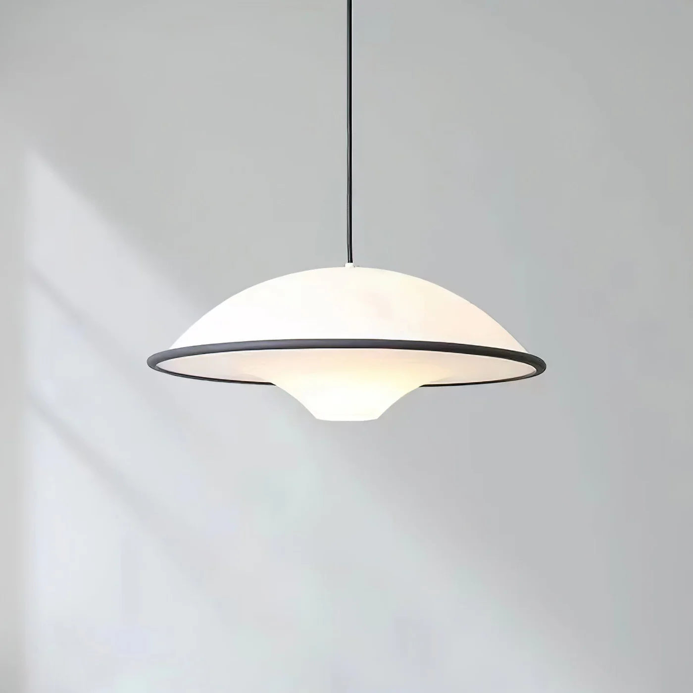 Nowoczesna Lampa Wisząca – Minimalistyczny Design z Owalnym Kloszem