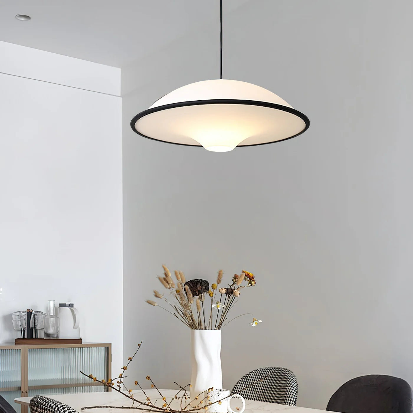 Nowoczesna Lampa Wisząca – Minimalistyczny Design z Owalnym Kloszem