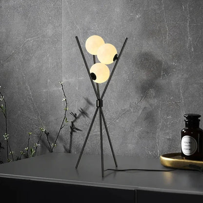 Designerska Lampa Stojąca LED z Kloszami w Kształcie Księżyca – Lampa Stołowa i Podłogowa na Trójnogu