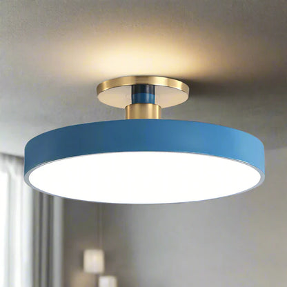 Okrągła lampa sufitowa LED w stylu skandynawskim