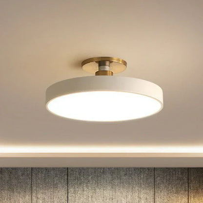 Okrągła lampa sufitowa LED w stylu skandynawskim
