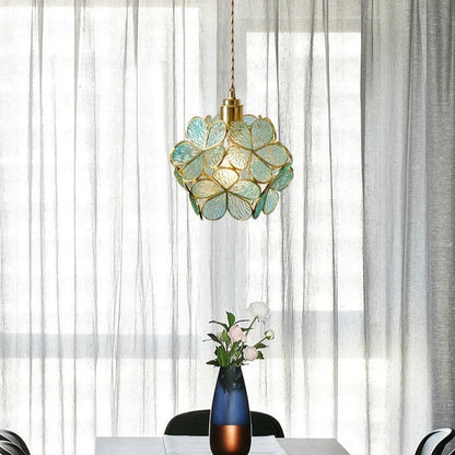 Artystyczna lampa wisząca w stylu witrażowym – kwiatowa elegancja