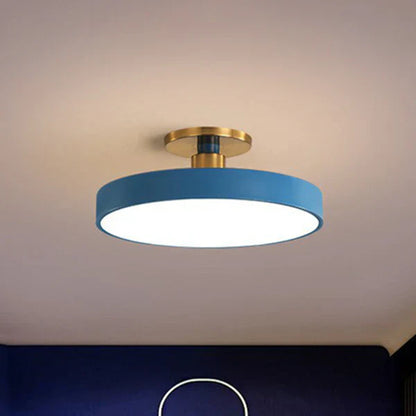 Okrągła lampa sufitowa LED w stylu skandynawskim