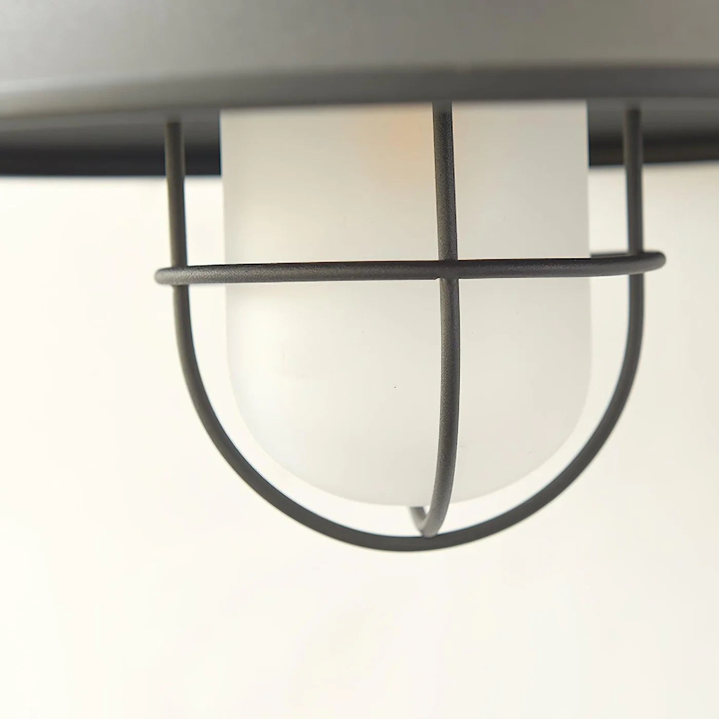 Industrialna Lampa Ścienna Zewnętrzna – Styl Loftowy z Kloszem w Ochronnej Klace