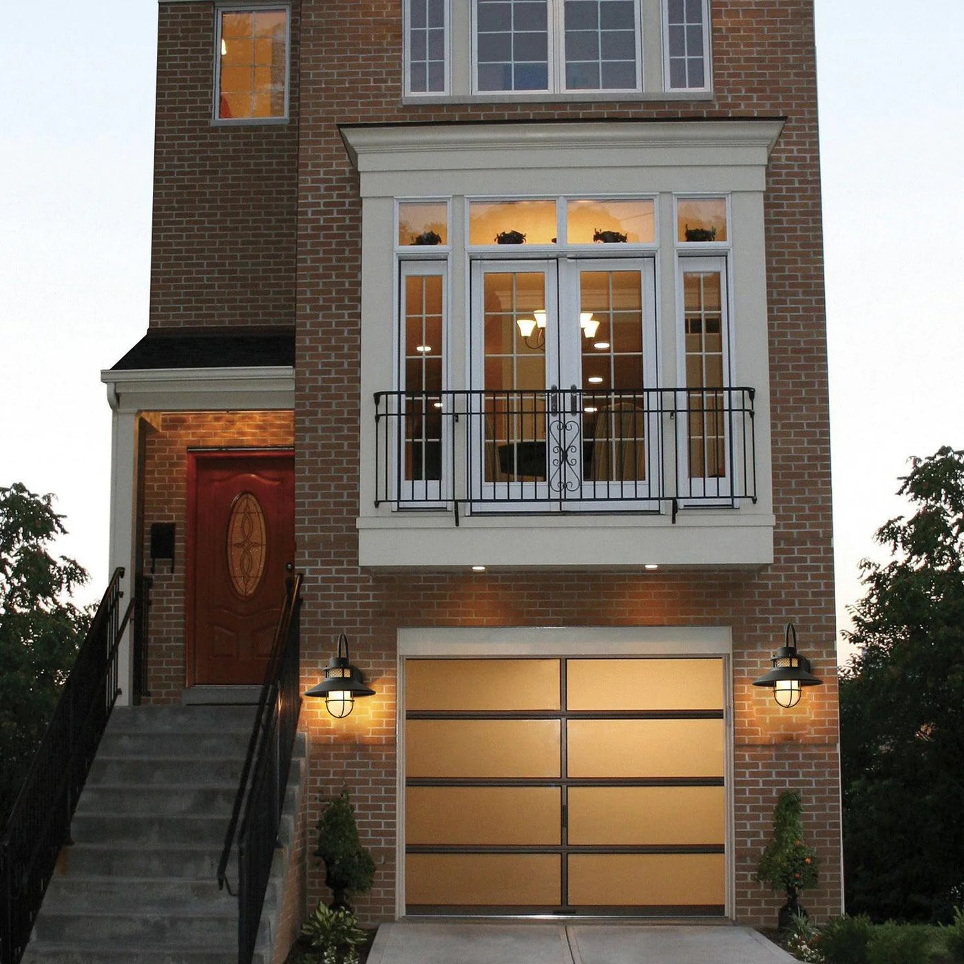 Industrialna Lampa Ścienna Zewnętrzna – Styl Loftowy z Kloszem w Ochronnej Klace