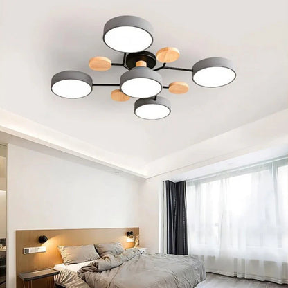 Nowoczesna lampa sufitowa LED wieloramienna – minimalistyczny design z drewnianymi akcentami