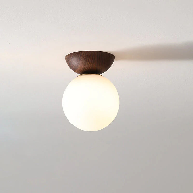 Nowoczesna lampa sufitowa w japońskim stylu  z drewnianą bazą – minimalistyczna kula