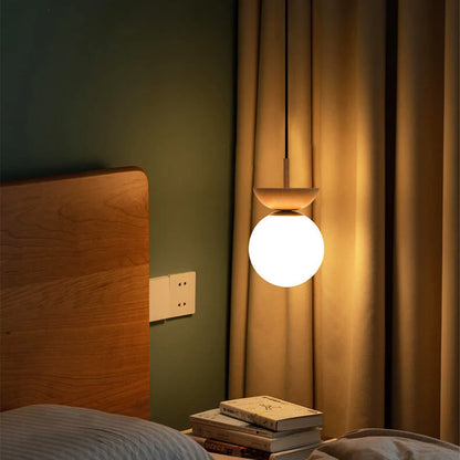 Nowoczesna lampa sufitowa w japońskim stylu  z drewnianą bazą – minimalistyczna kula