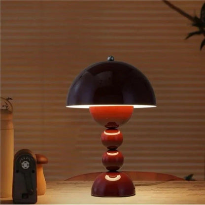 Nowoczesna lampa stołowa LED z kulistą podstawą – designerska lampka nocna w stylu retro-modern