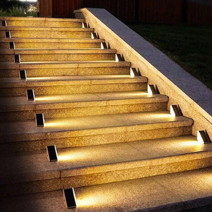 Solarny zestaw lamp LED do oświetlenia schodów i ogrodu