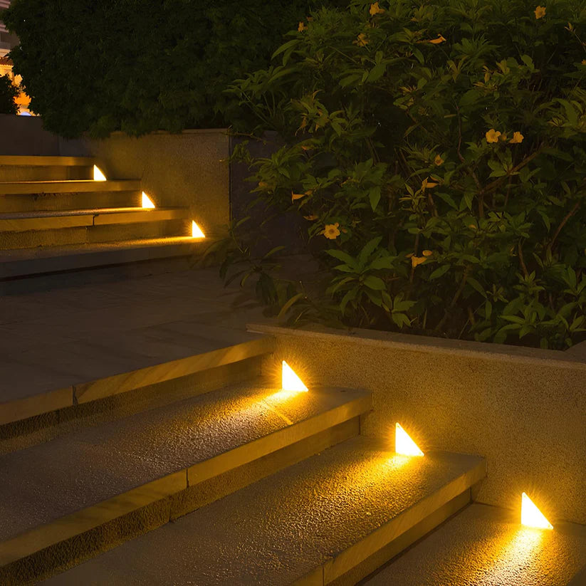 Solarny zestaw lamp LED do oświetlenia schodów i ogrodu