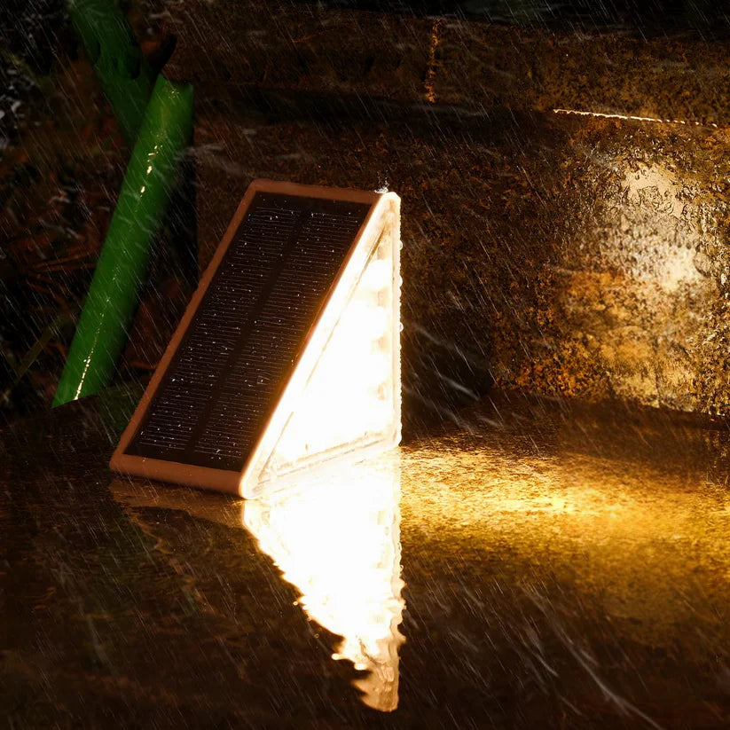 Solarny zestaw lamp LED do oświetlenia schodów i ogrodu