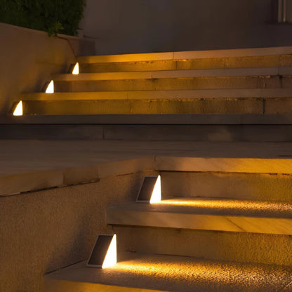 Solarny zestaw lamp LED do oświetlenia schodów i ogrodu