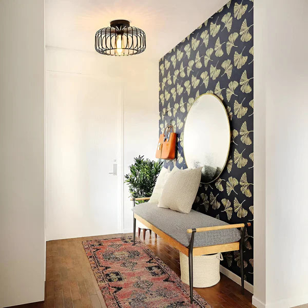 Lampa sufitowa w stylu industrialnym – plafon metalowy z ażurowym kloszem