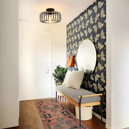 Lampa sufitowa w stylu industrialnym – plafon metalowy z ażurowym kloszem